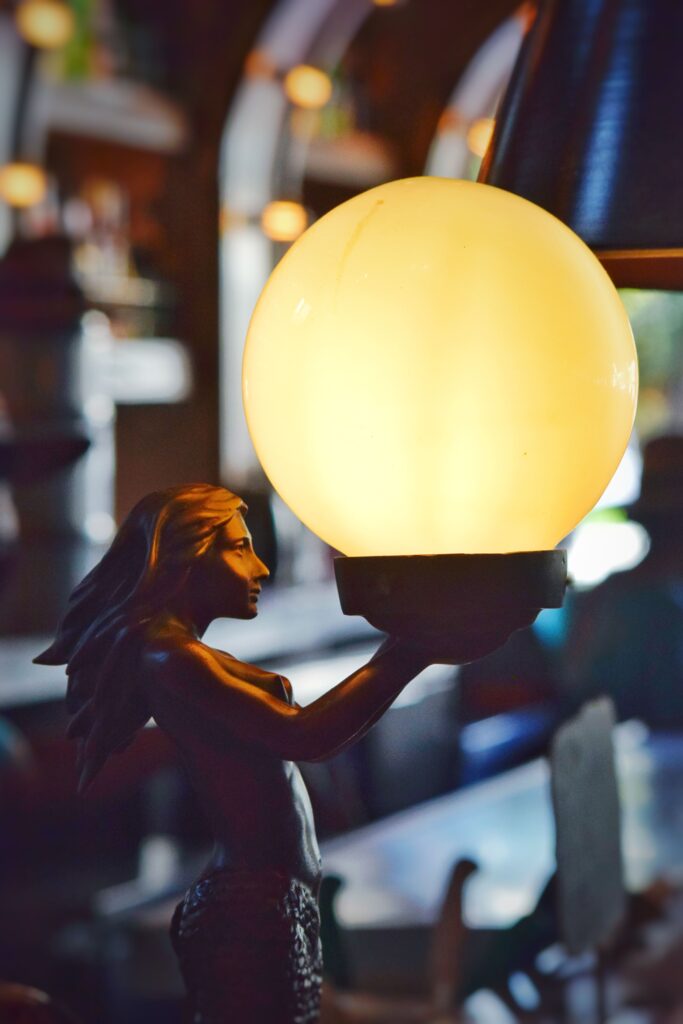 Luz en tiempo modernos / Juan Israel Muñoz Sotelo